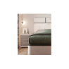 Precioso dormitorio en tonos claros con canapé, cabezal y dos mesitas